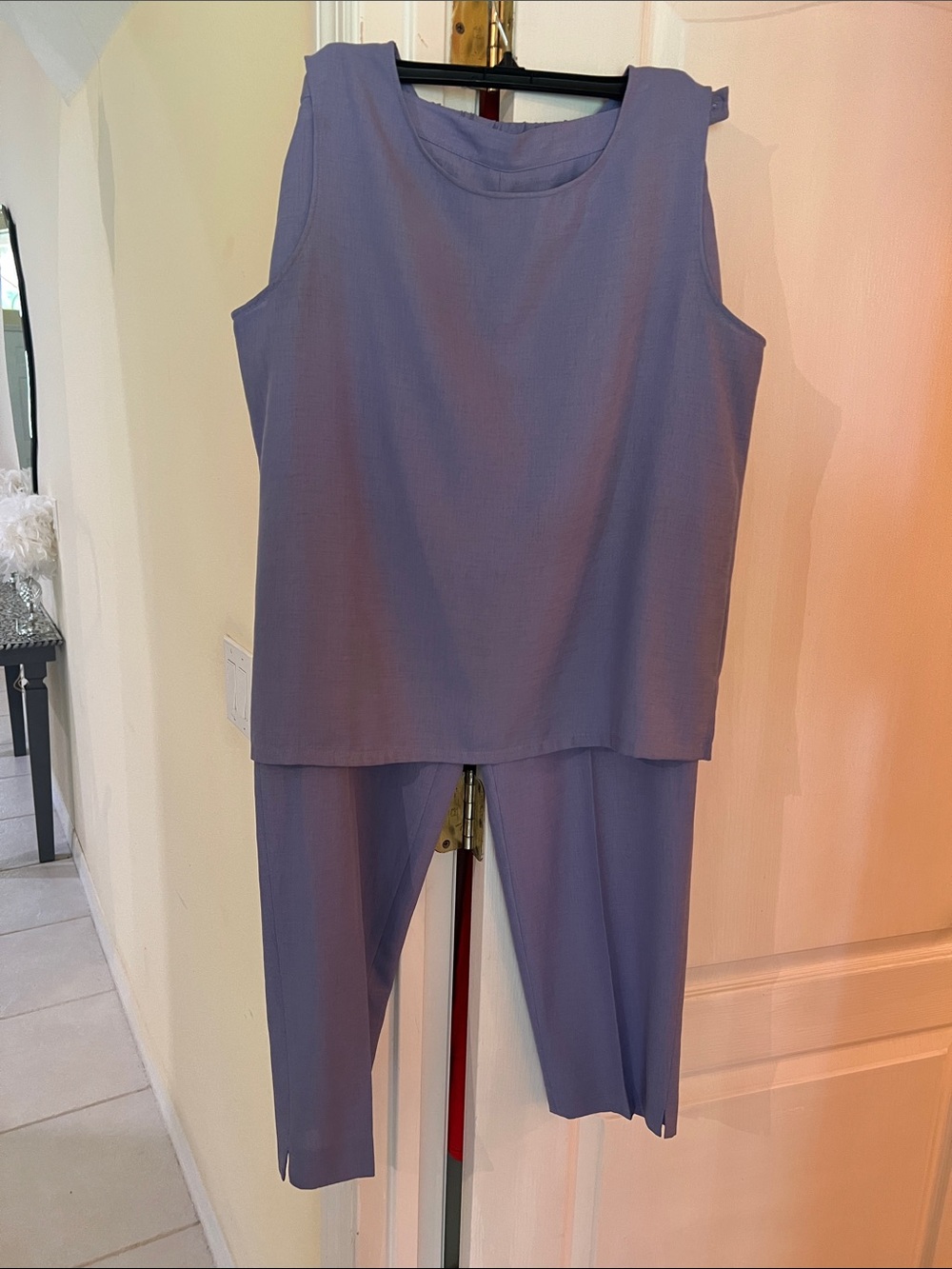 Patchington Lavender Sleeveless Two-Piece Jumpsuit Set Top is Med pants Small